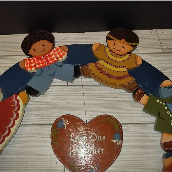 Vintage Wooden Wall Decor Children Of The World Love One Another 19½in Round - Picture 3 of 12